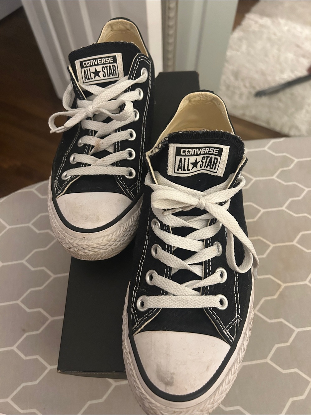 Converse universal  Black and White Low Top Sneakers